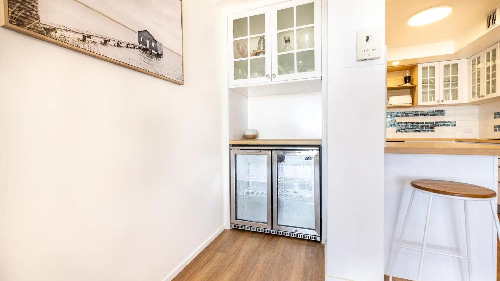 Waterfront 3-Br In The Heart Of The Gold Coast Apartment