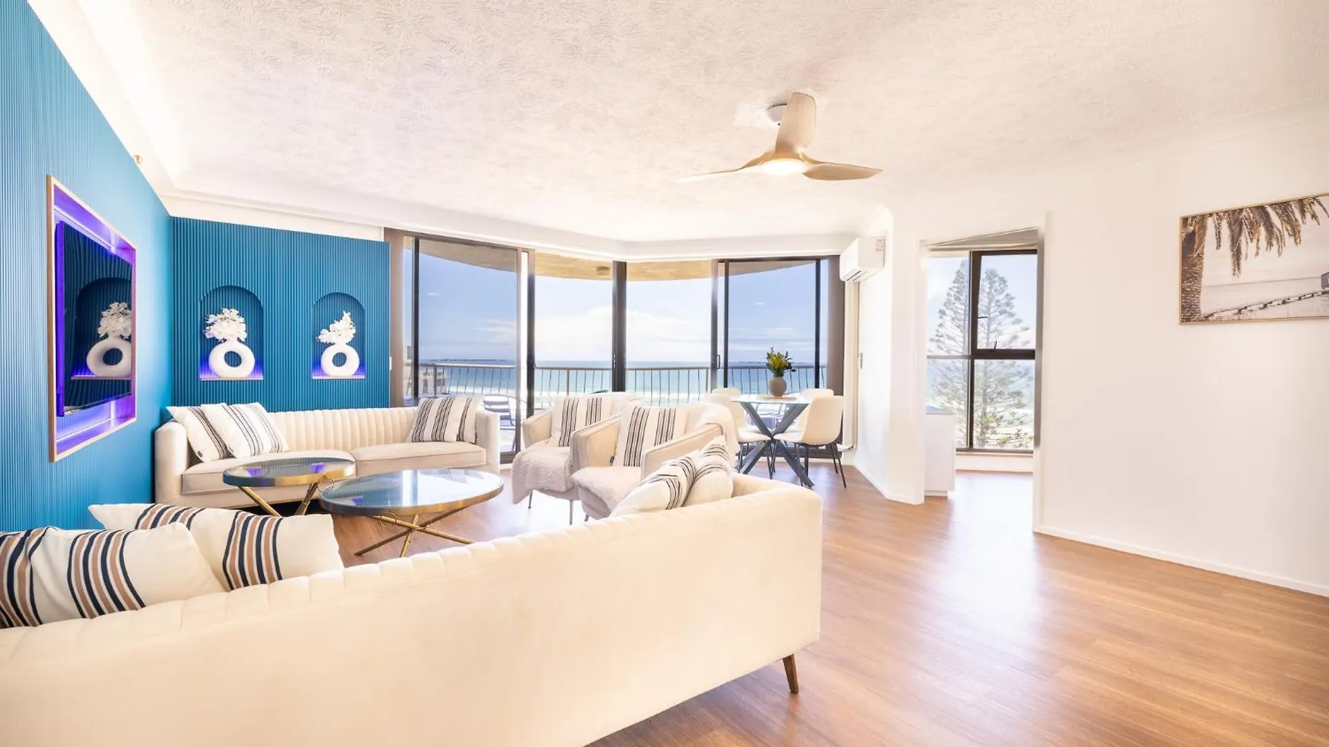 Waterfront 3-Br In The Heart Of The Gold Coast Apartment