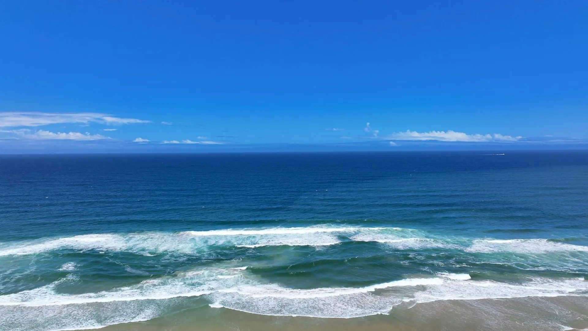Waterfront 3-Br In The Heart Of The Gold Coast Apartment Australia